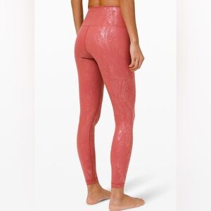 Wunder Under High-Rise Tight 28" *Shine
Acclimatize Soft Cranberry Pink Foil 4